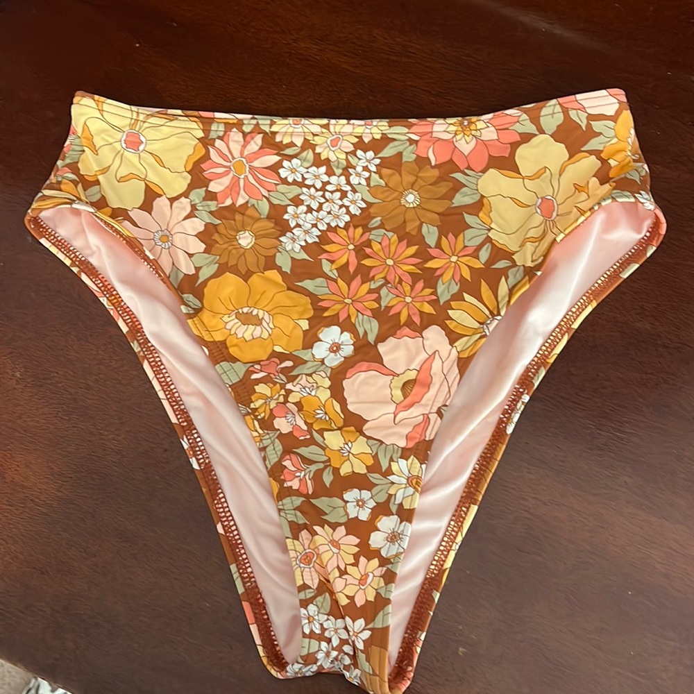 Billabong High waisted bottoms